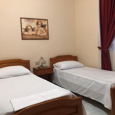 佩佩托酒店 Durrës 外观 照片