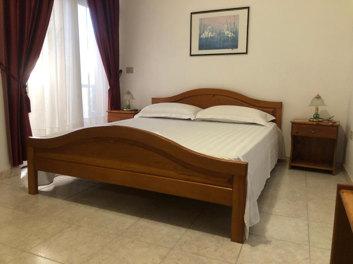 佩佩托酒店 Durrës 外观 照片