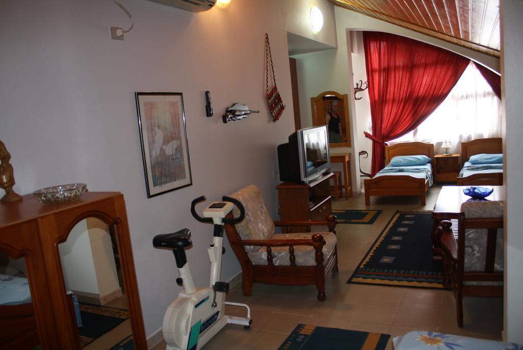 佩佩托酒店 Durrës 外观 照片
