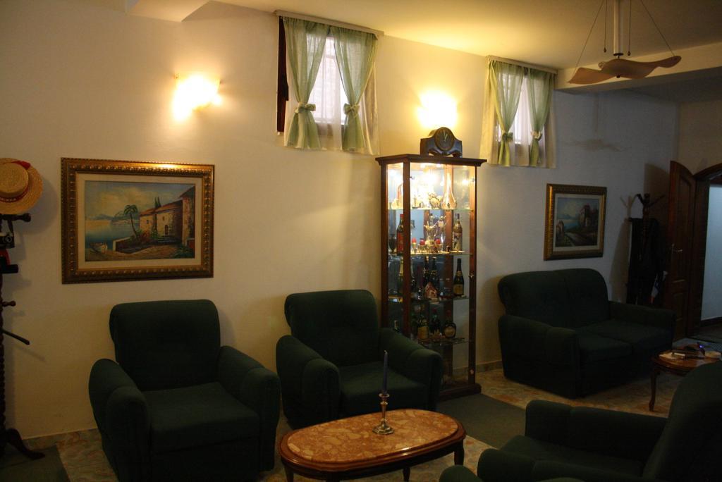 佩佩托酒店 Durrës 外观 照片